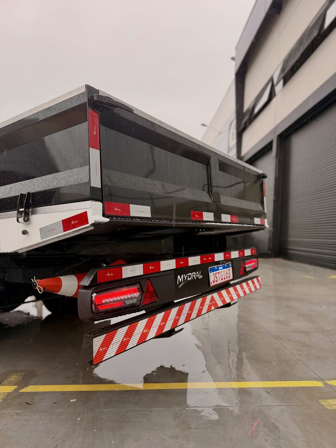 Carroceria 5,50 × 2,30 — Carroceria Mydral